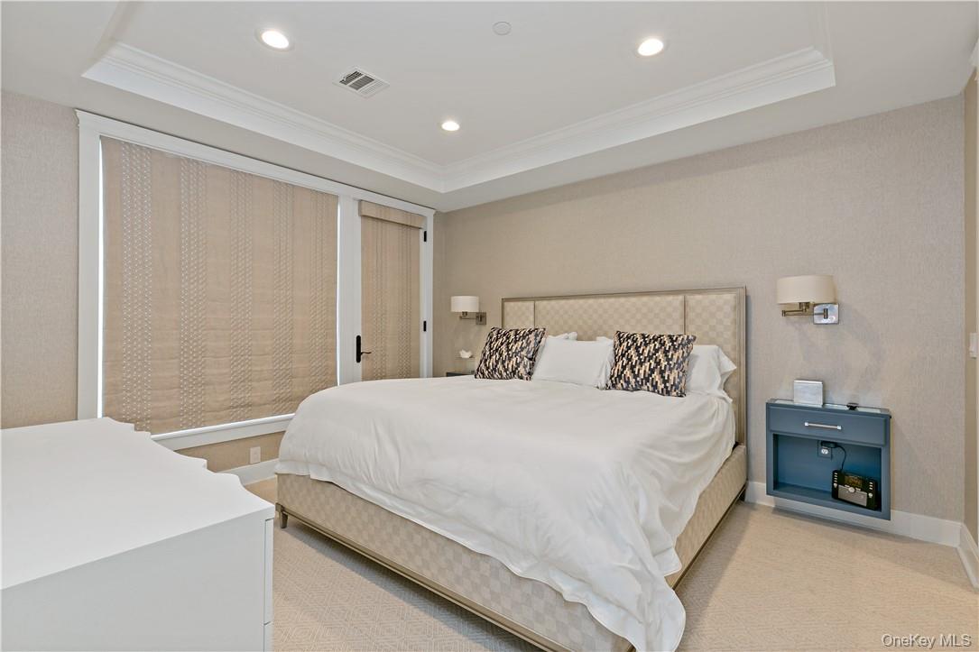 45 Hudson View Way Tarrytown, NY 10591 - Photo 10 of 26 a bedroom with a bed and a table