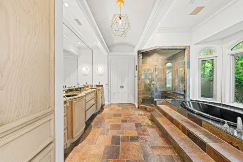 $2,950,000 | 64 Saddlebrook Lane, Houston, TX 77024