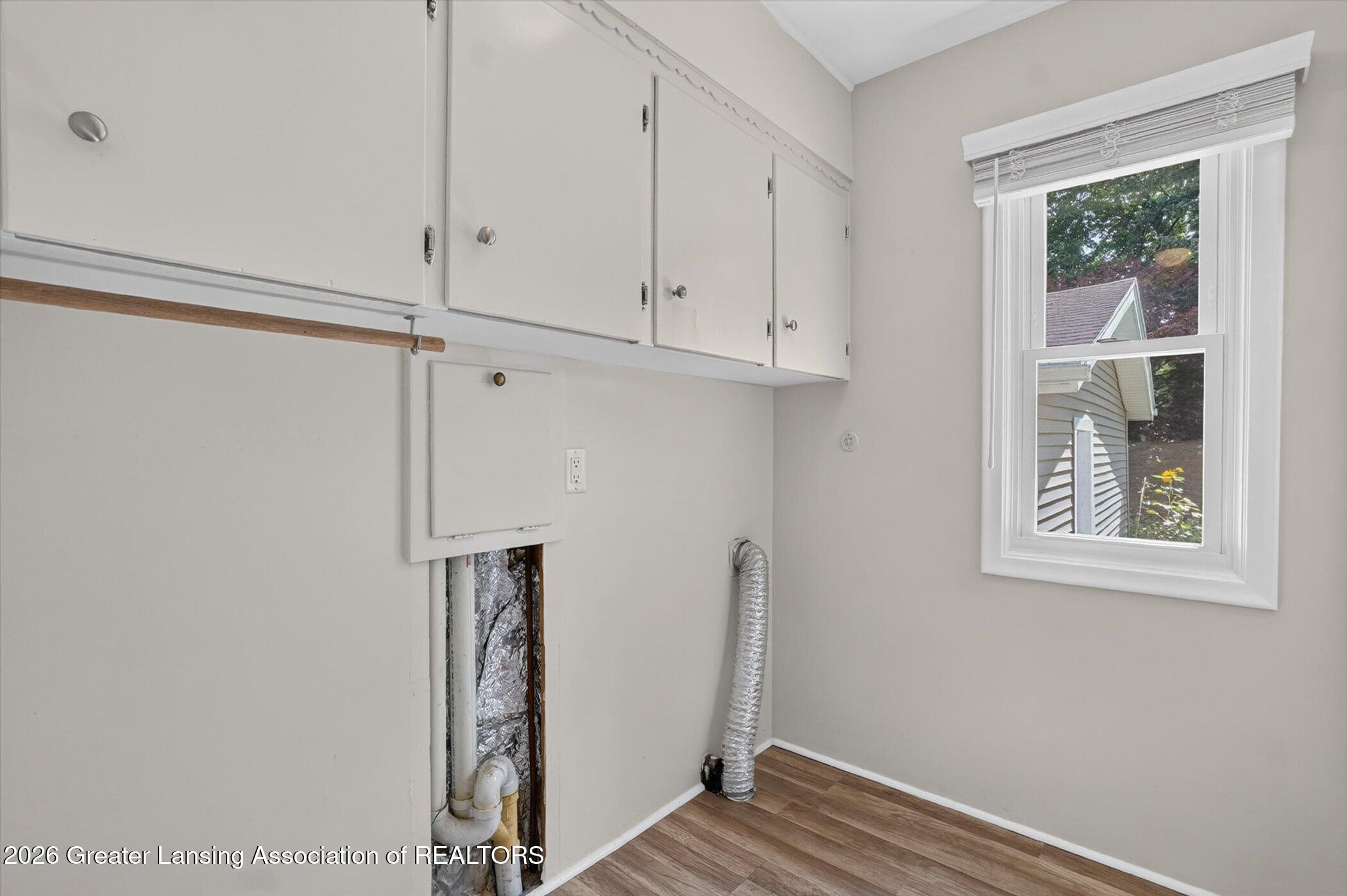2106 Byrnes Road Lansing, MI 48906 - Photo 30 of 51 32-2106-Byrnes-Rd-WindowStill-Photograph