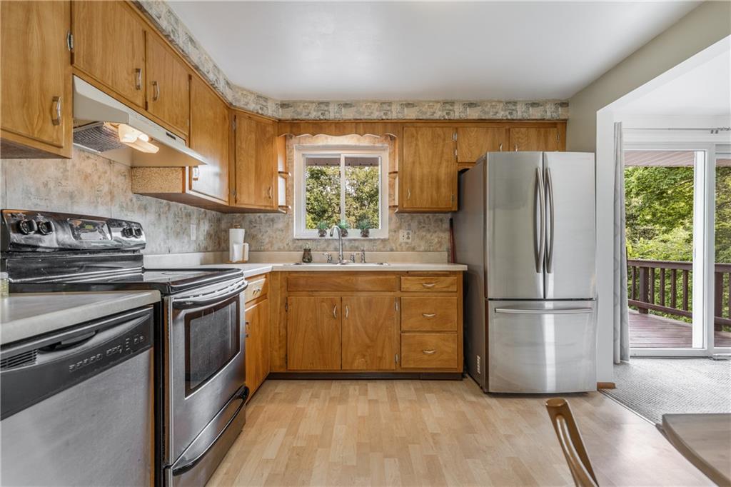 698 Anderson Hozak Road Clinton, PA 15026 - Photo 2 of 25