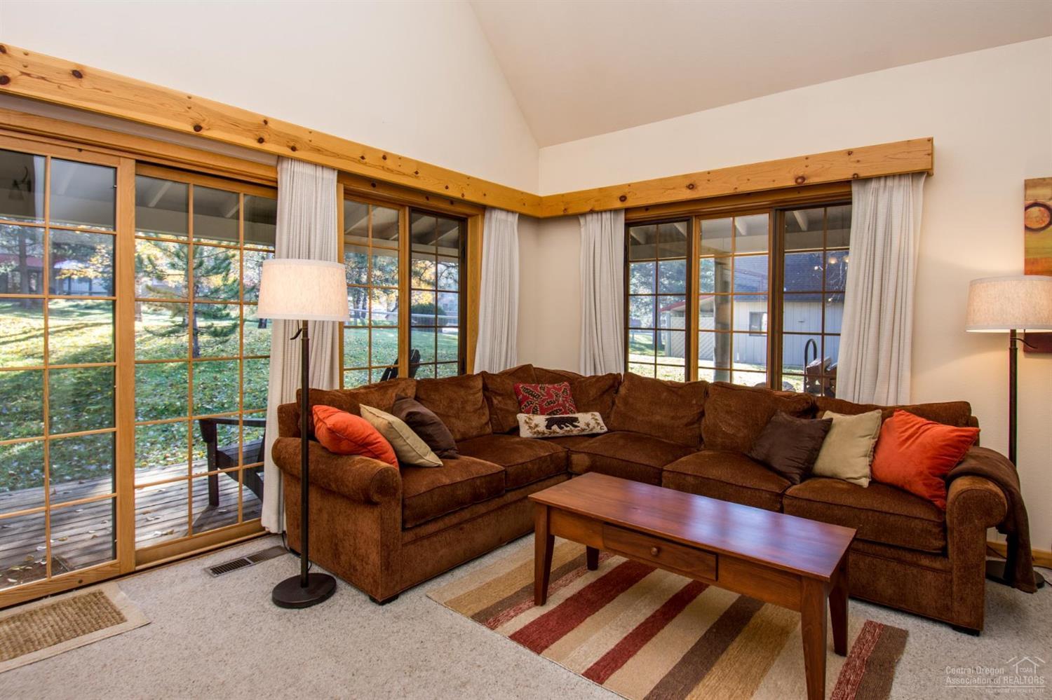 57522 Circle 4 Cabin Road Sunriver, OR 97707 - Photo 9 of 25 Additional Photo