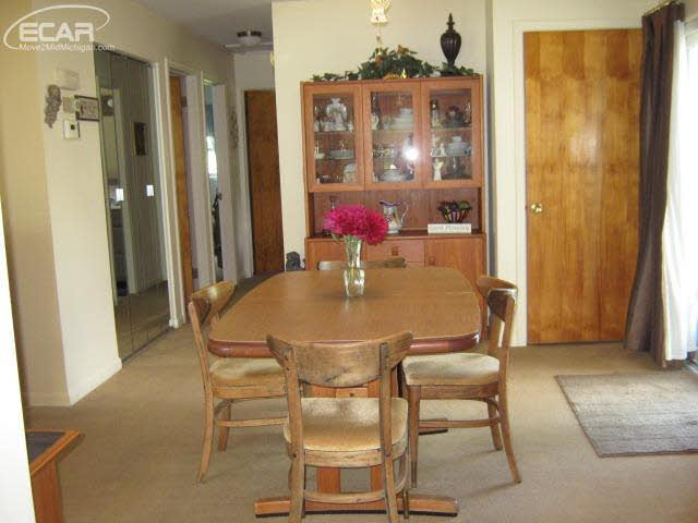 3405 Ridgecliffe Drive Flint, MI 48532 - Photo 15 of 22 21301840-14.JPG