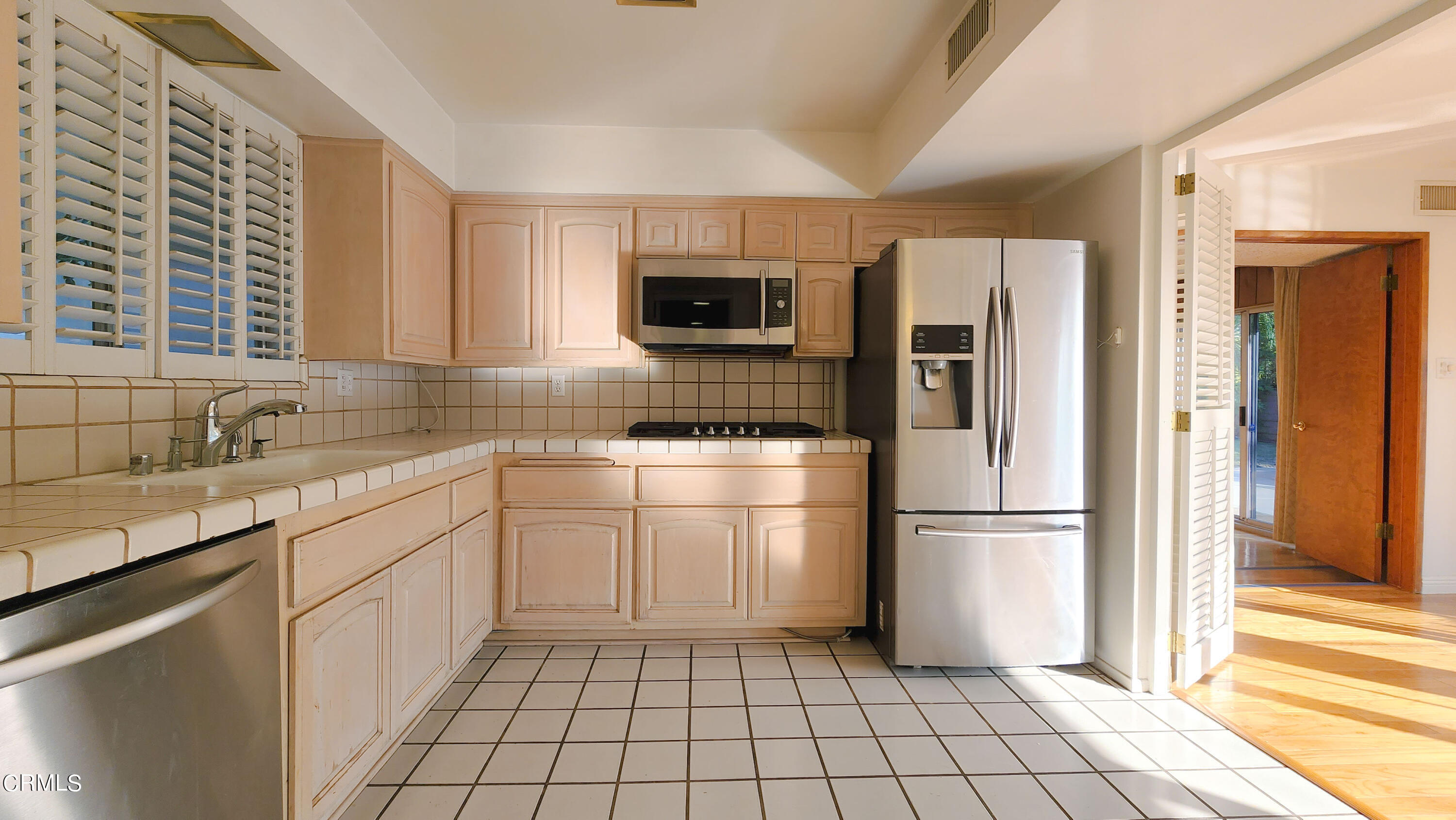 1980 Crestshire Drive Glendale, CA 91208 - Photo 14 of 27 a kitchen with a sink a refrigerator and cabinets