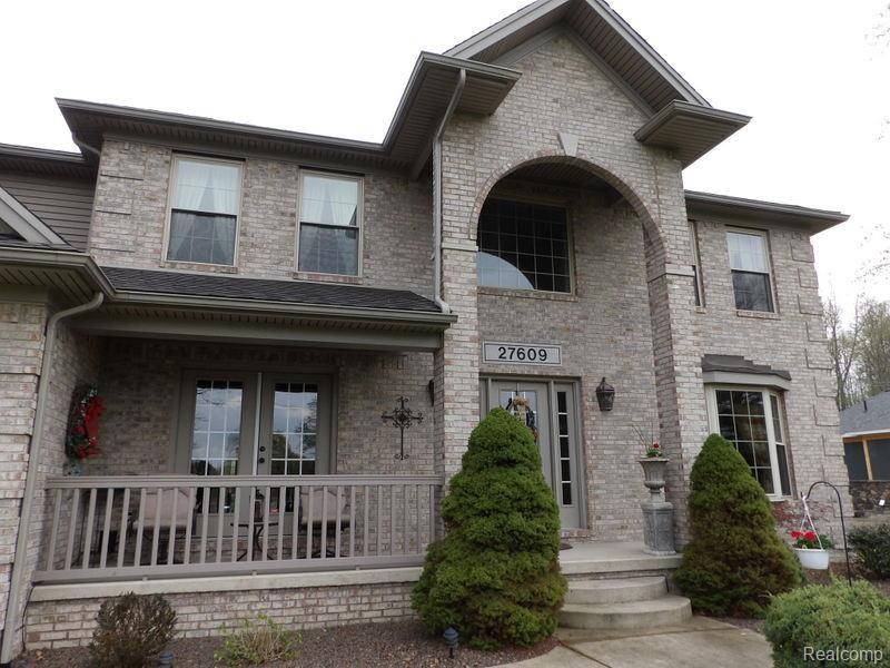 27609 King Road Romulus, MI 48174 - Photo 4 of 67 100_2618.jpg