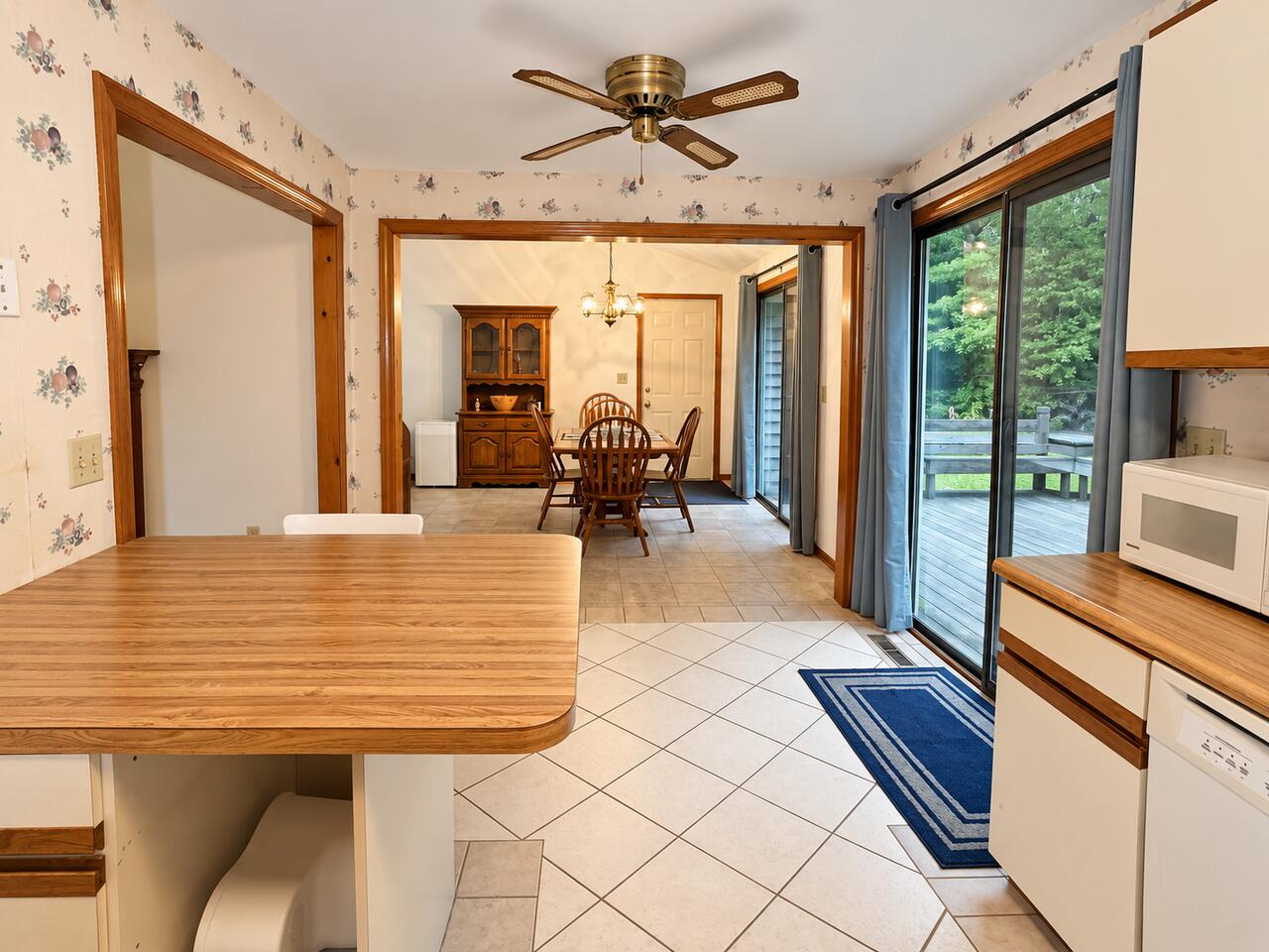30 Sandy Valley Road Marstons Mills, MA 02648 - Photo 8 of 17 30 Sandy Valley Kitchen-DR