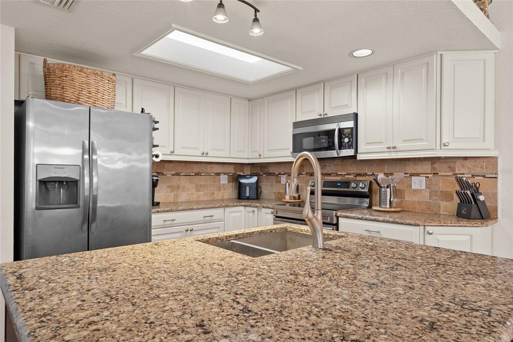 3452 Primrose Way Palm Harbor, FL 34683 - Photo 6 of 48