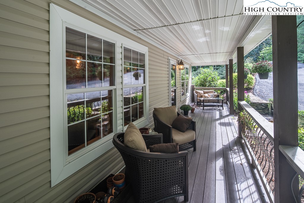284 Pilgrims Way Boone, NC 28607 - Photo 4 of 39 Gallery Image 4