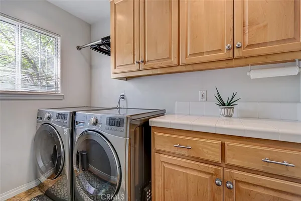 a view of entryway with washer and dryer