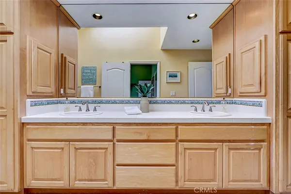 $3,499,000 | 2101 Lynngrove Drive, Manhattan Beach, CA 90266