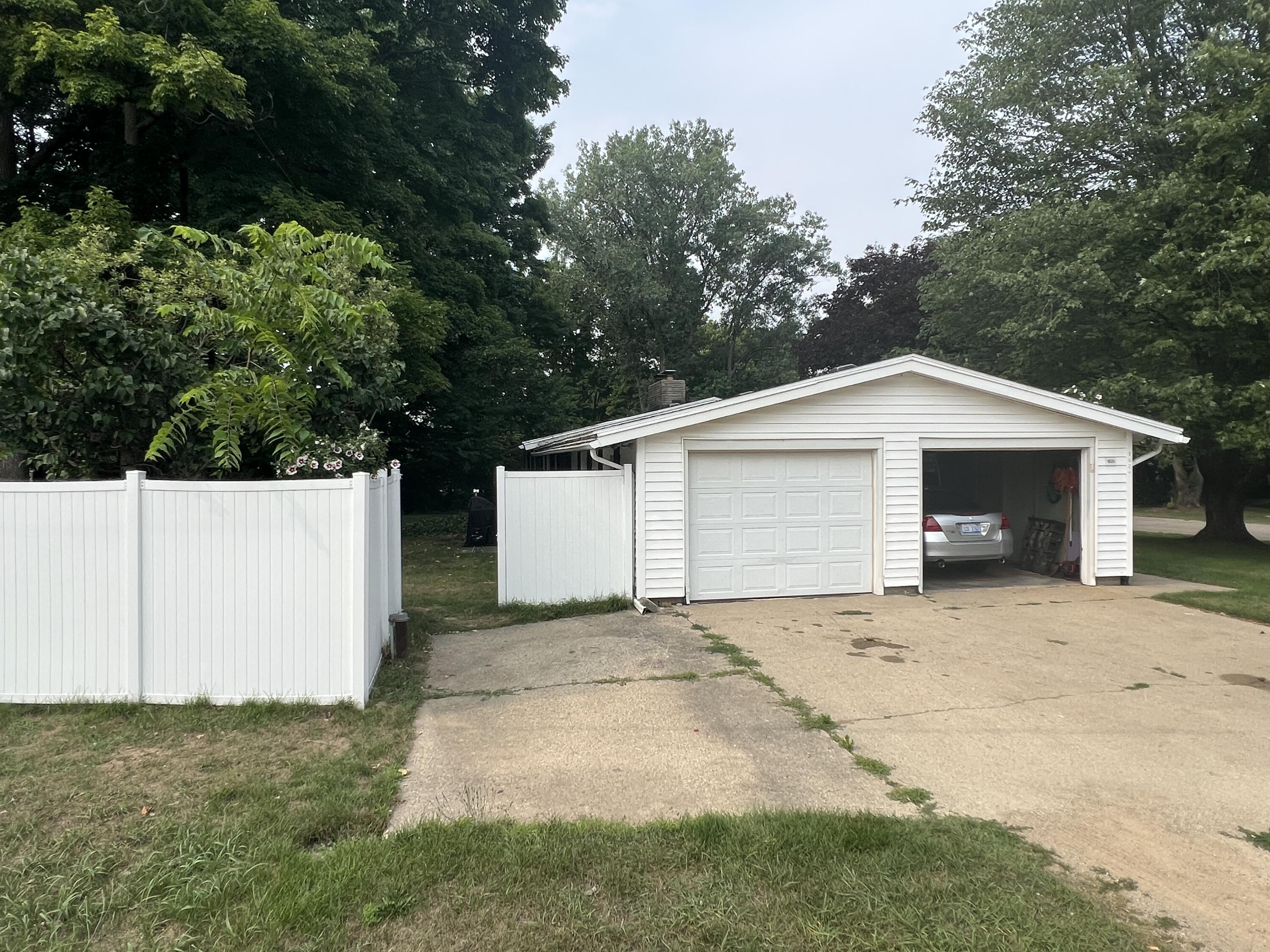 1020 Sir Knight Road Plainwell, MI 49080 - Photo 5 of 25 5