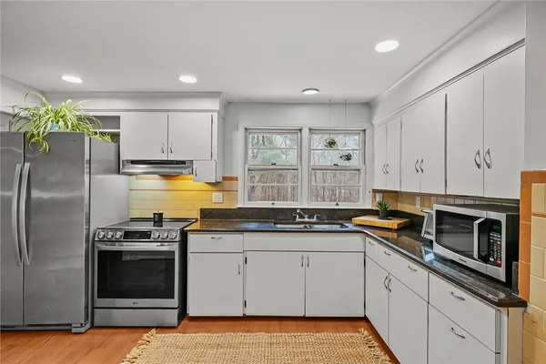 $389,900 | 930 East Avenue, Burrillville, RI 02858