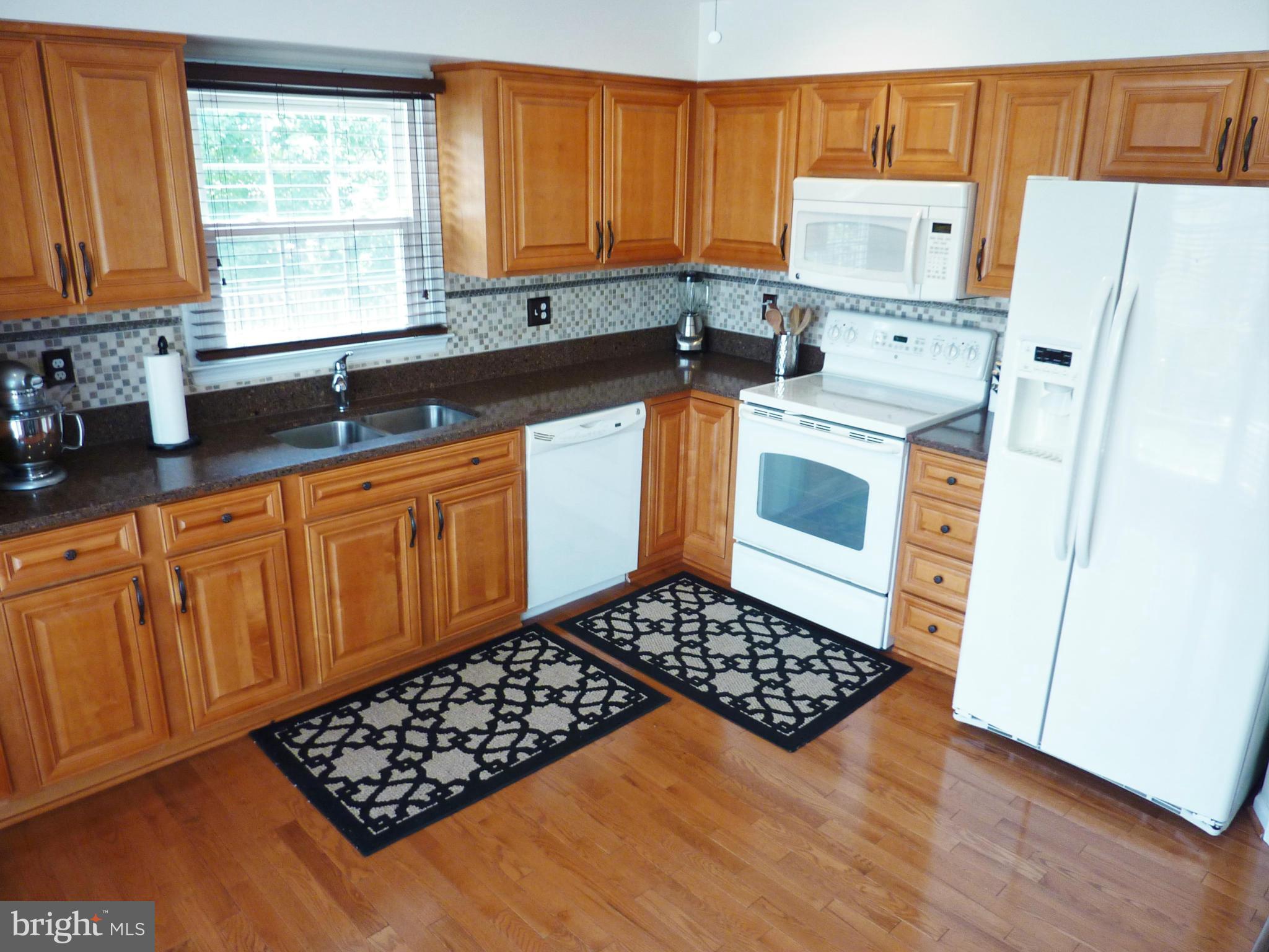 46934 Rabbitrun Terrace Sterling, VA 20164 - Photo 3 of 30 Kitchen