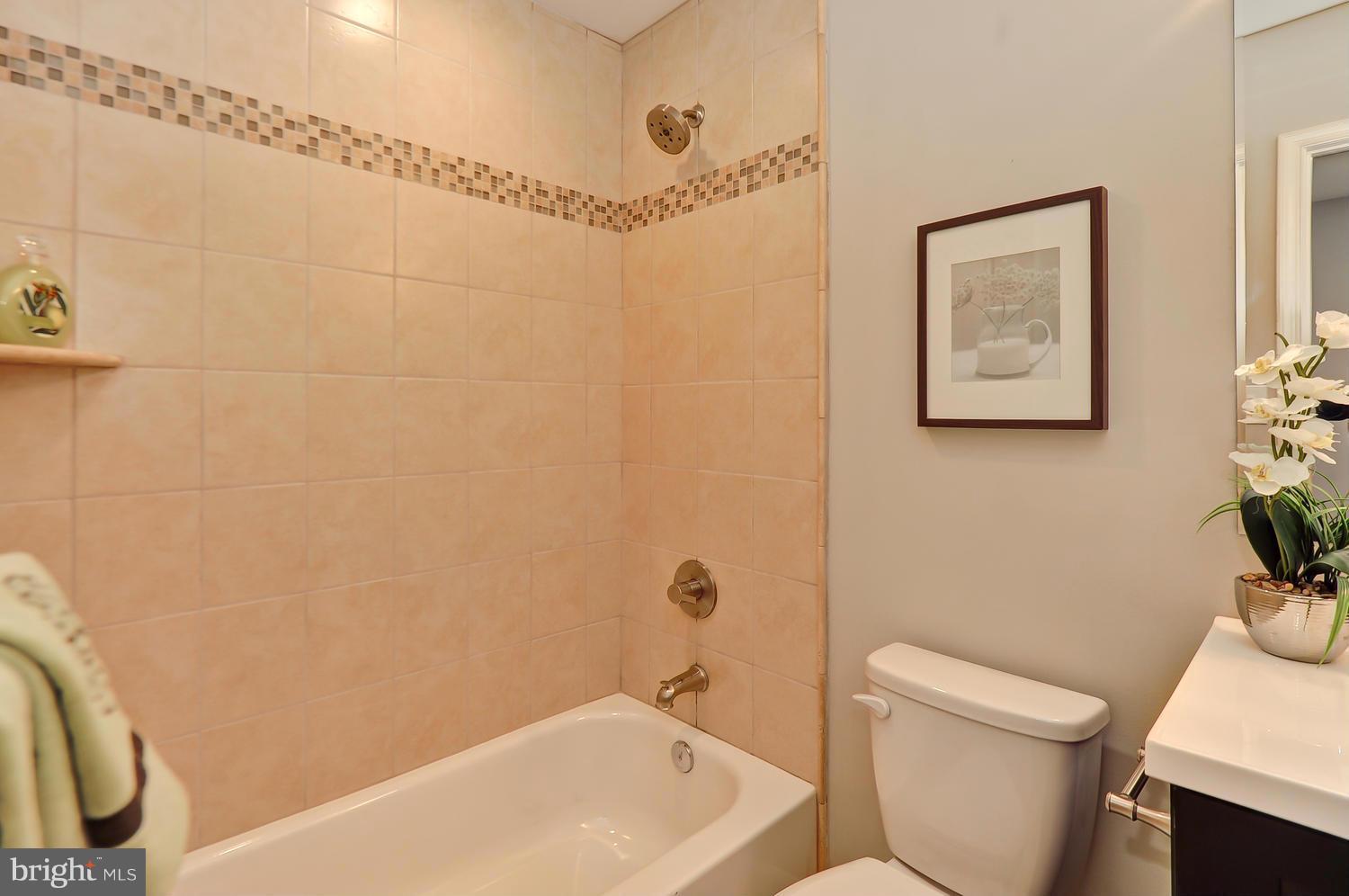 3189 Apple Road Northeast, Unit 8 Washington, DC 20018 - Photo 21 of 30 Bath