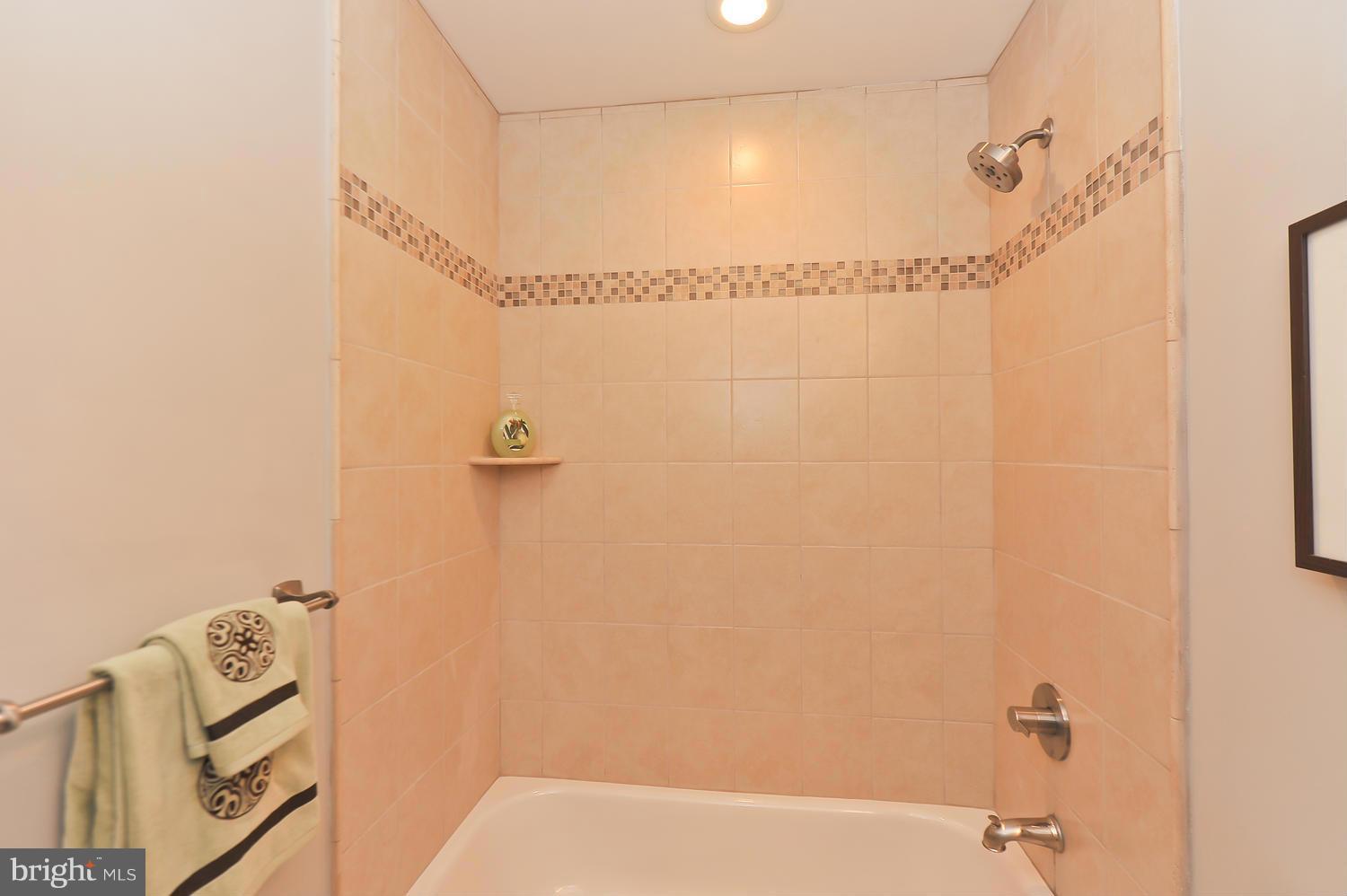 3189 Apple Road Northeast, Unit 8 Washington, DC 20018 - Photo 22 of 30 Bath