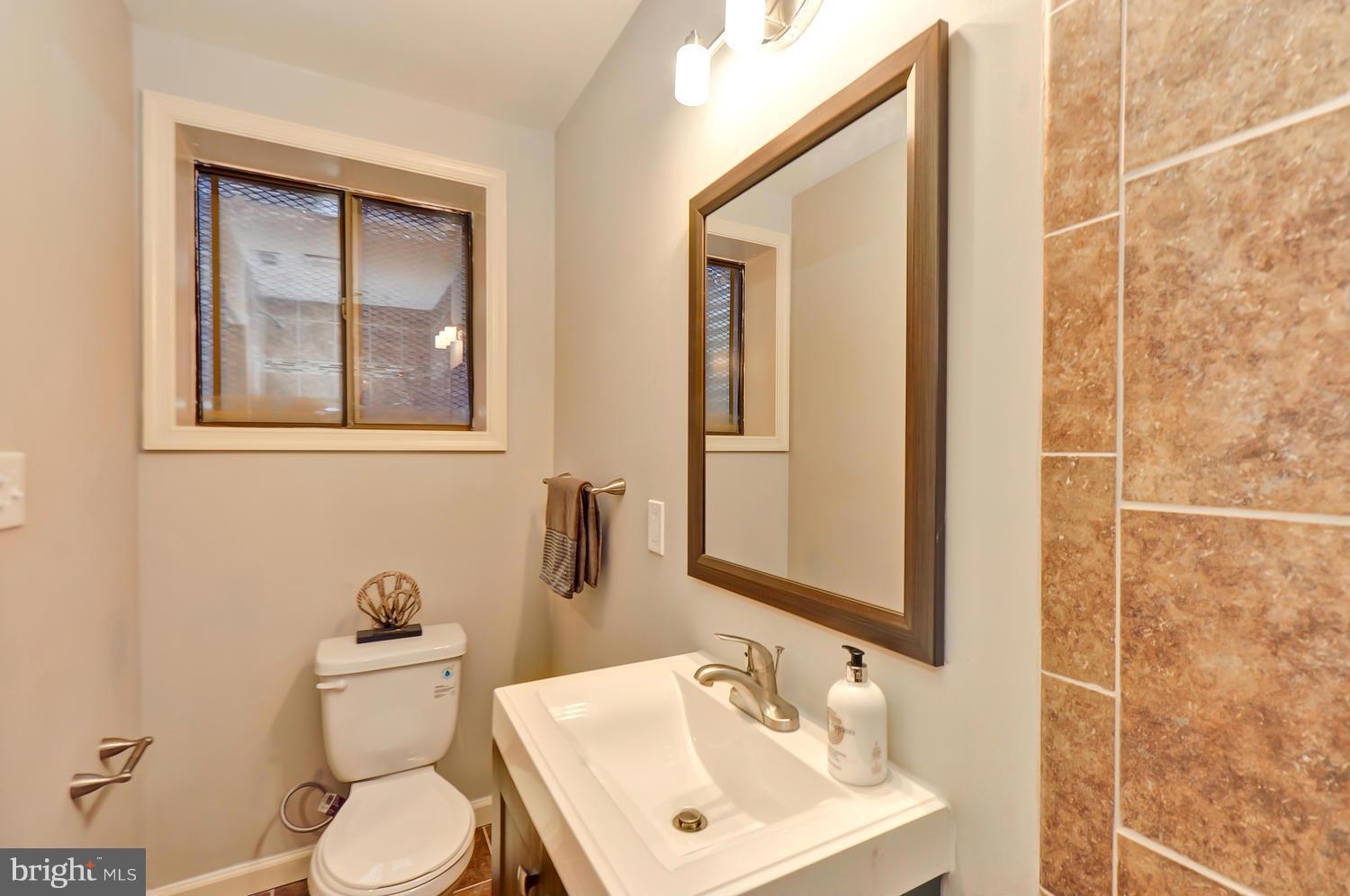 3189 Apple Road Northeast, Unit 8 Washington, DC 20018 - Photo 25 of 30 Bath