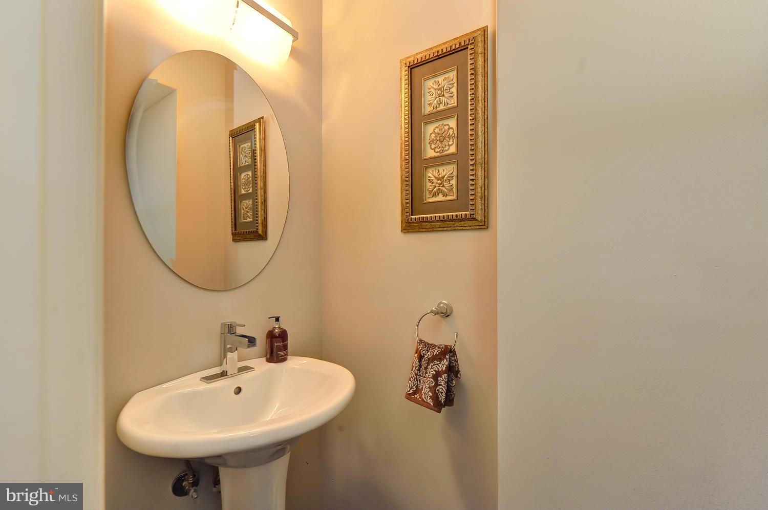 3189 Apple Road Northeast, Unit 8 Washington, DC 20018 - Photo 9 of 30 Bath