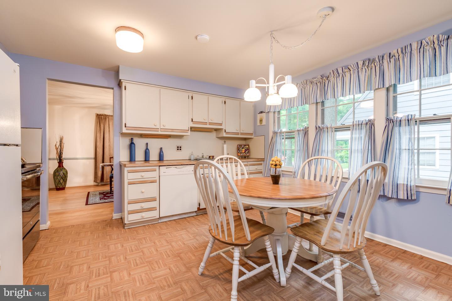 8 Tendring Road Cherry Hill, NJ 08003 - Photo 14 of 33 Eat in KItchen