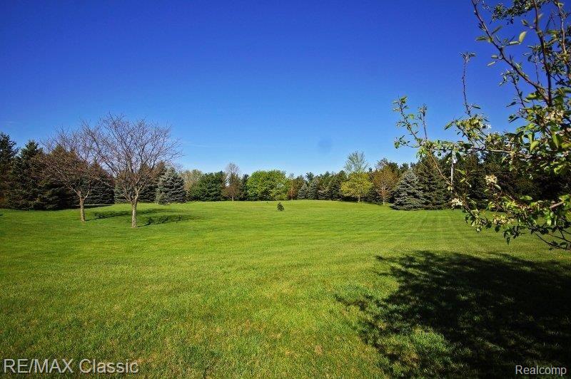 2850 Middle Road Highland, MI 48357 - Photo 23 of 24 DSC08509.JPG