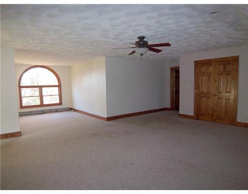 19 Port Road Kennebunk, ME 04043 - Photo 13 of 19 Den/Family/Great Room.