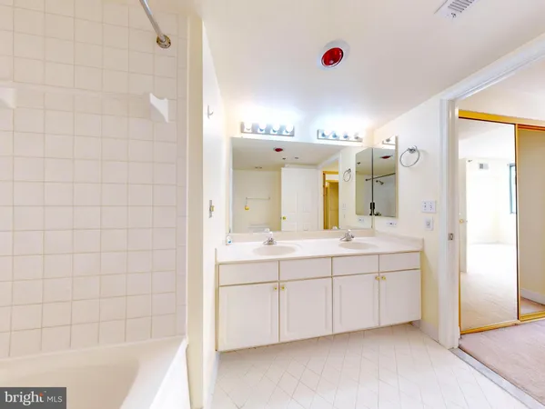 $3,000 | 1045 North Utah Street, Unit 308, Arlington, VA 22203