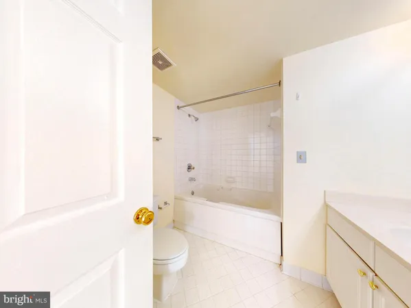 $3,000 | 1045 North Utah Street, Unit 308, Arlington, VA 22203