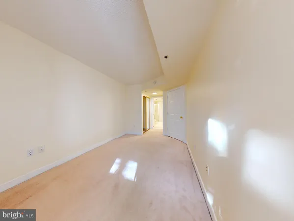 $3,000 | 1045 North Utah Street, Unit 308, Arlington, VA 22203