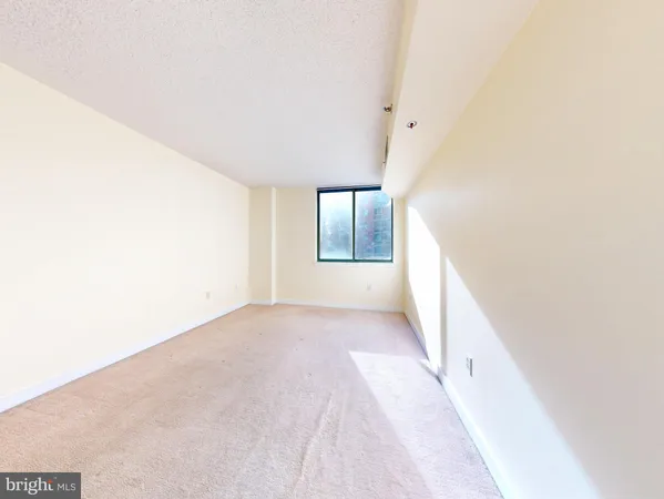 $3,000 | 1045 North Utah Street, Unit 308, Arlington, VA 22203