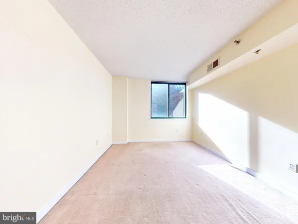 $3,000 | 1045 North Utah Street, Unit 308, Arlington, VA 22203