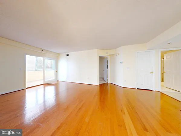 $3,000 | 1045 North Utah Street, Unit 308, Arlington, VA 22203