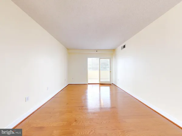 $3,000 | 1045 North Utah Street, Unit 308, Arlington, VA 22203