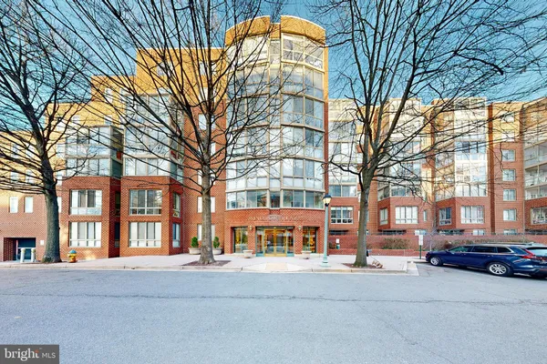 $3,000 | 1045 North Utah Street, Unit 308, Arlington, VA 22203