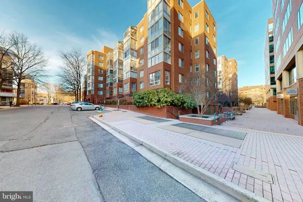 $3,000 | 1045 North Utah Street, Unit 308, Arlington, VA 22203