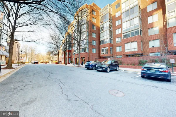 $3,000 | 1045 North Utah Street, Unit 308, Arlington, VA 22203