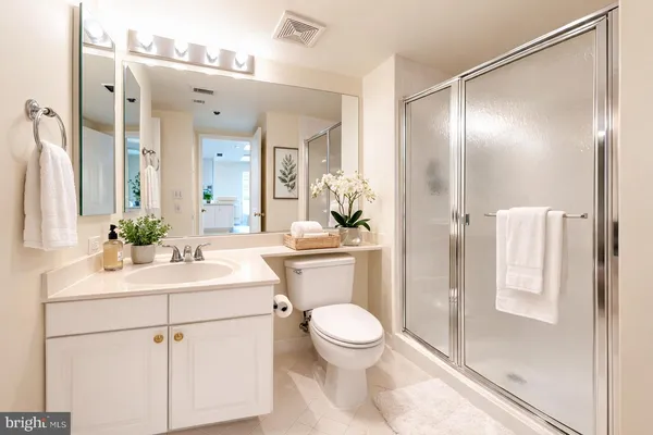 $3,000 | 1045 North Utah Street, Unit 308, Arlington, VA 22203