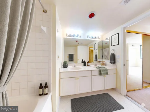 $3,000 | 1045 North Utah Street, Unit 308, Arlington, VA 22203