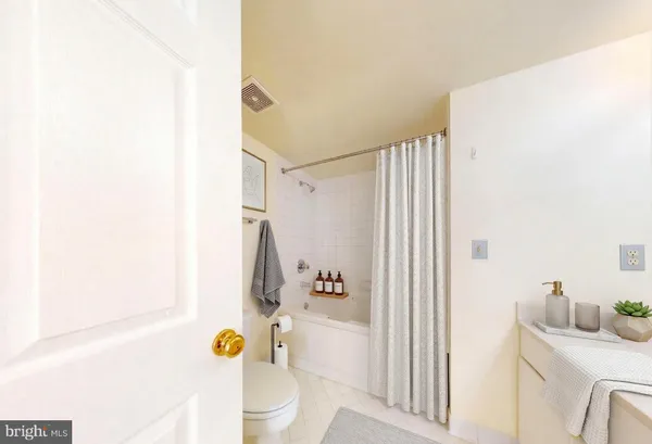 $3,000 | 1045 North Utah Street, Unit 308, Arlington, VA 22203