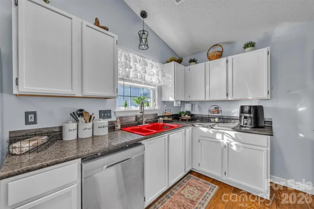 $314,900 | 1959 8th Street Southeast, Hickory, NC 28602