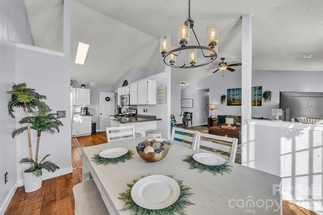 $314,900 | 1959 8th Street Southeast, Hickory, NC 28602