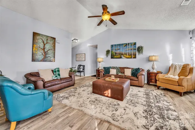 $314,900 | 1959 8th Street Southeast, Hickory, NC 28602