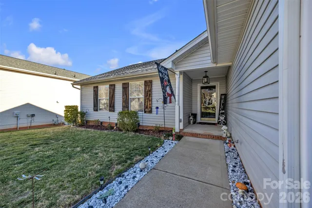 $314,900 | 1959 8th Street Southeast, Hickory, NC 28602