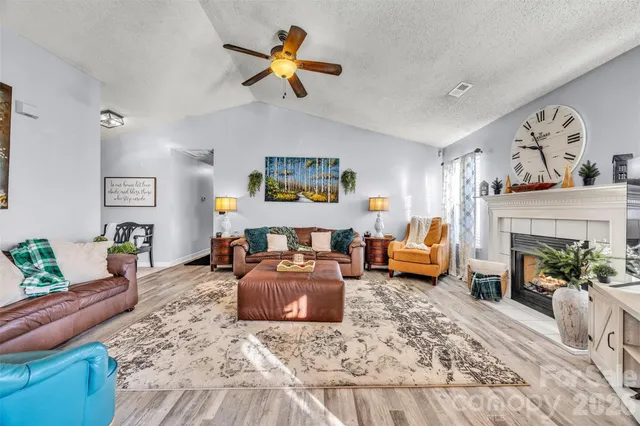 $314,900 | 1959 8th Street Southeast, Hickory, NC 28602