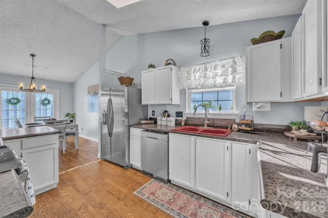 $314,900 | 1959 8th Street Southeast, Hickory, NC 28602