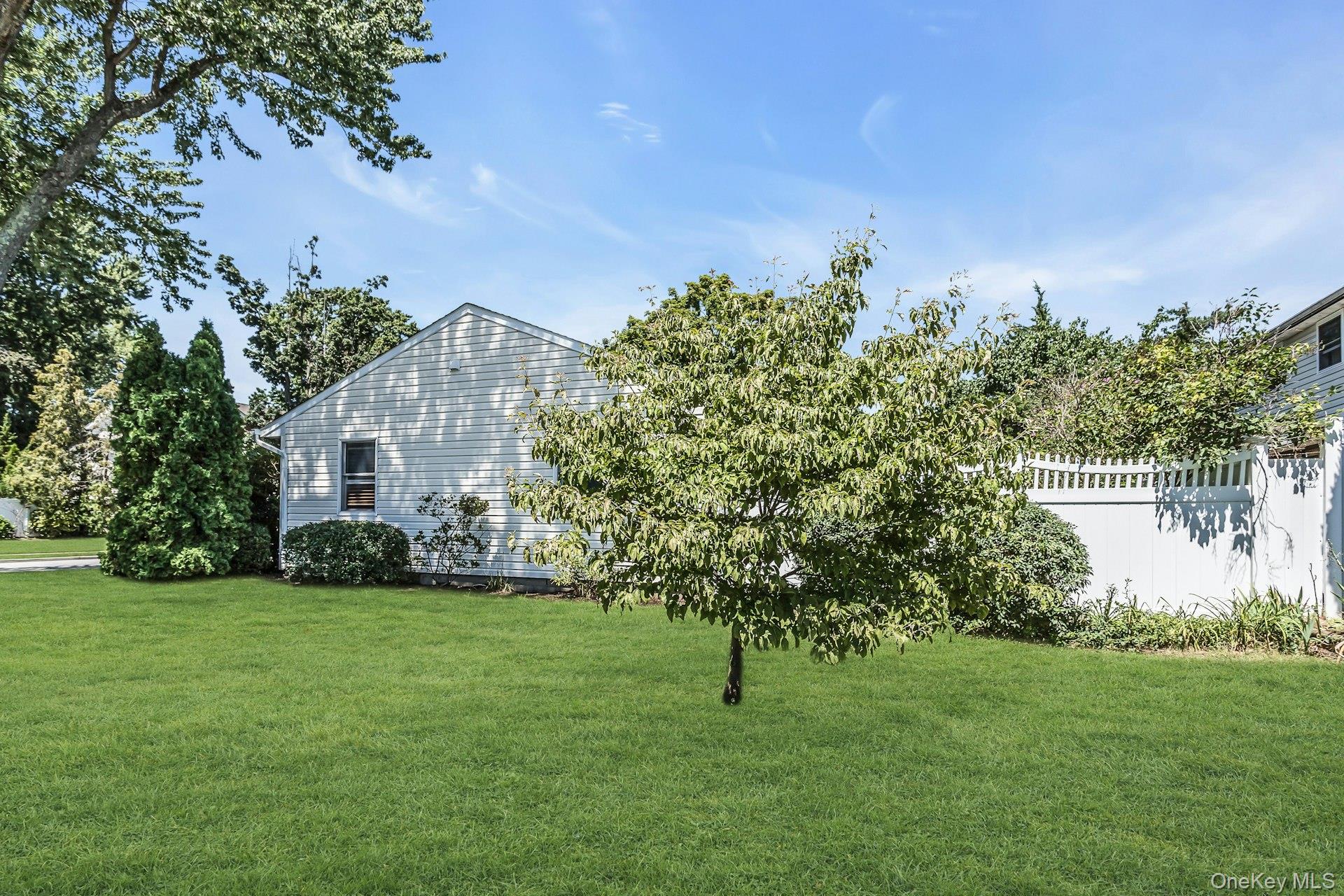 2 Arbor Road Syosset, NY 11791 - Photo 26 of 29 Gallery Image 26