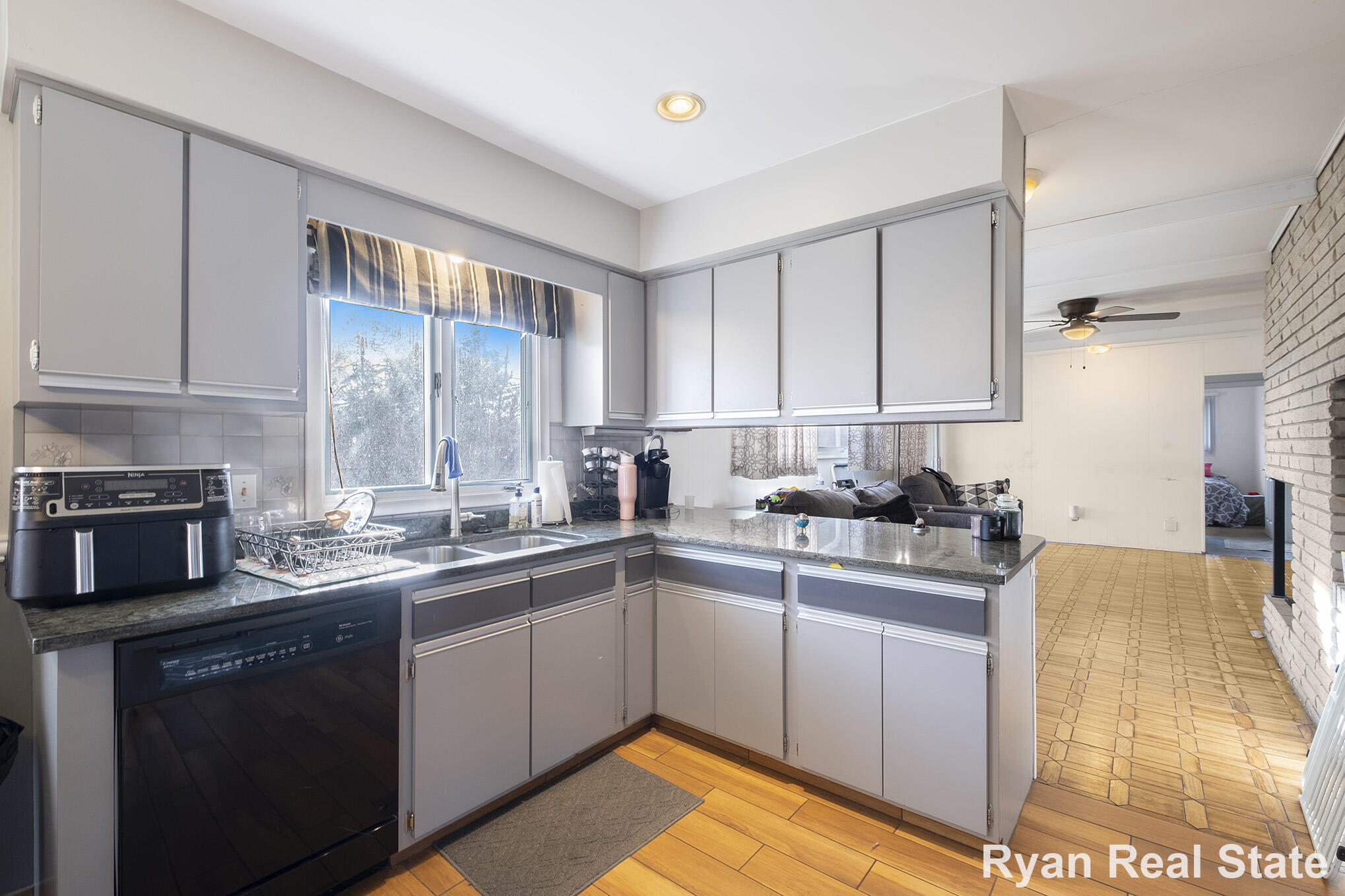 1841 Springfield Street Flint, MI 48503 - Photo 7 of 27 DSCF9271