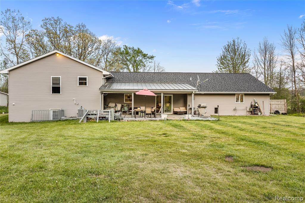 15756 Lewis Road Capac, MI 48014 - Photo 7 of 37