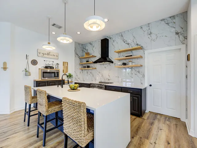 $1,435,000 | 9902 Scenic Bluff Drive, Austin, TX 78733