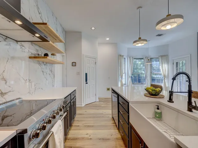 $1,435,000 | 9902 Scenic Bluff Drive, Austin, TX 78733