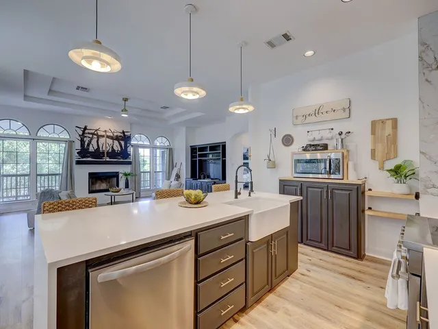$1,435,000 | 9902 Scenic Bluff Drive, Austin, TX 78733
