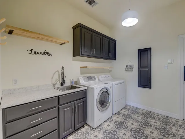 $1,435,000 | 9902 Scenic Bluff Drive, Austin, TX 78733