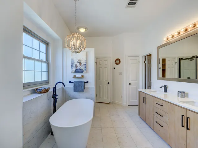 $1,435,000 | 9902 Scenic Bluff Drive, Austin, TX 78733